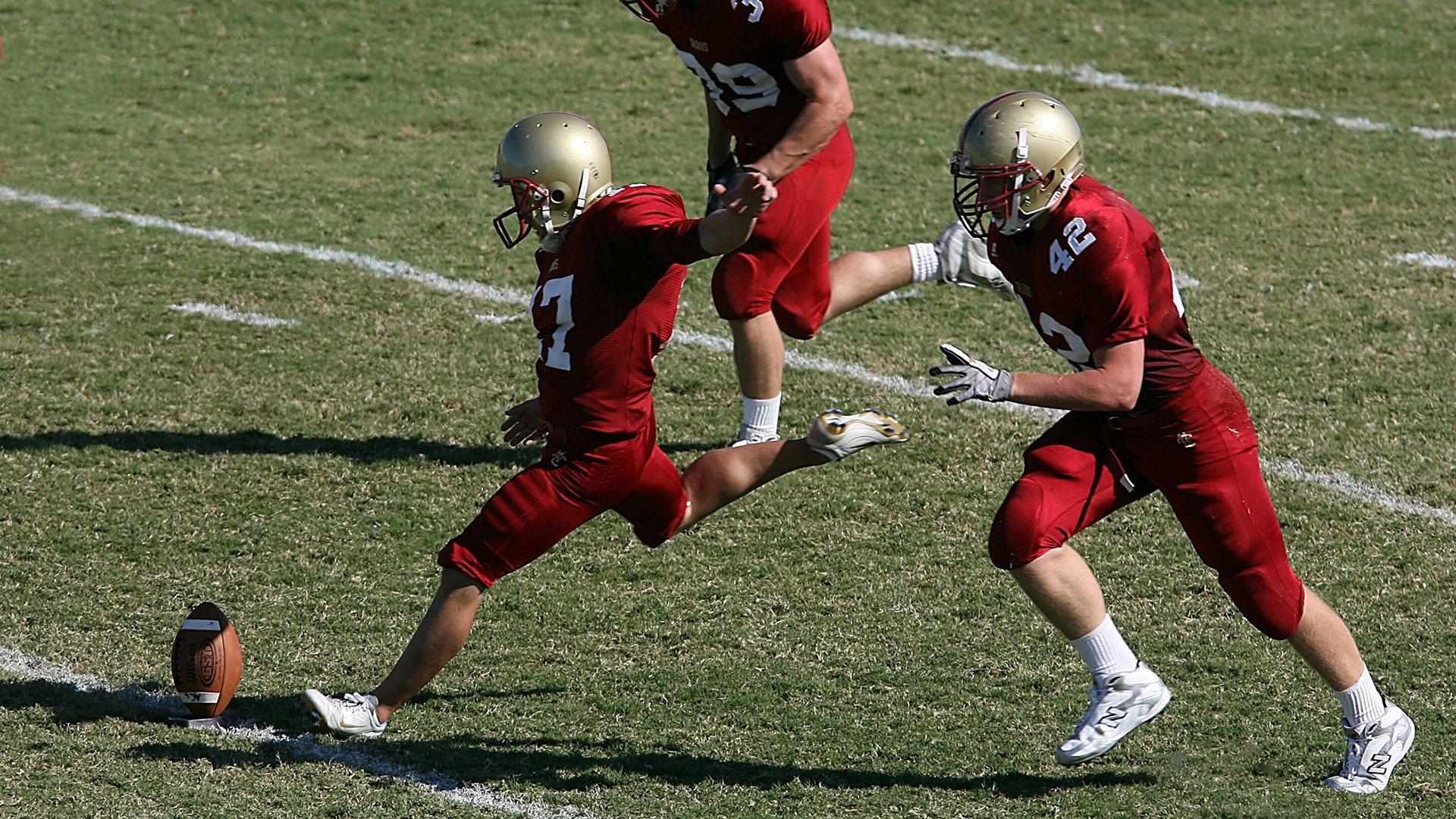 西甲焦点战，西班牙人主场迎战塞维利亚，防守韧性迎击闪电攻势